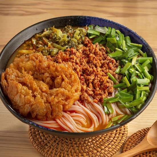 老昆明炸蛋鲜肉米线 Spicy Yunnan Rice Noodles with Golden Fried Egg & Minced Pork